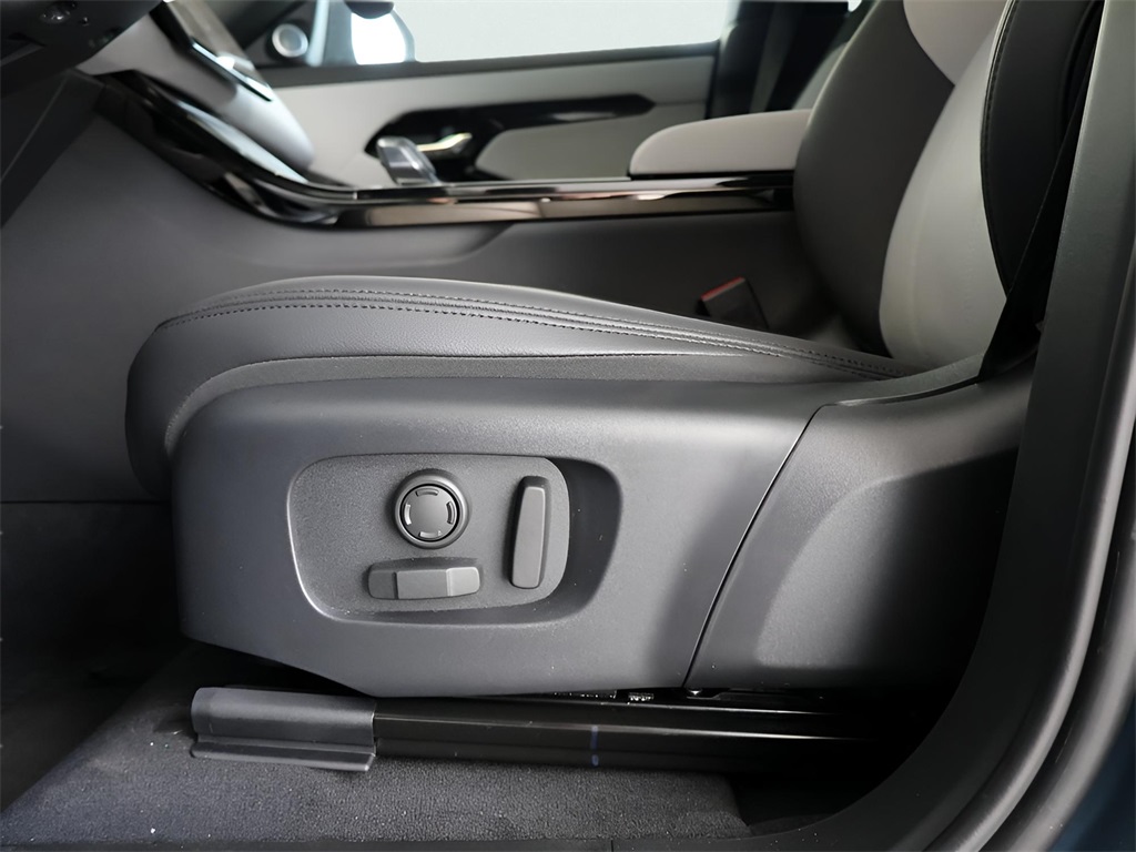 2026 Land Rover Range Rover Evoque Dynamic SE Image 76 of 80