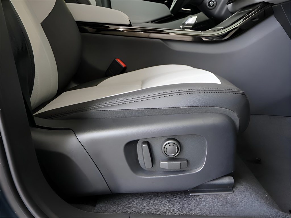 2026 Land Rover Range Rover Evoque Dynamic SE Image 44 of 80