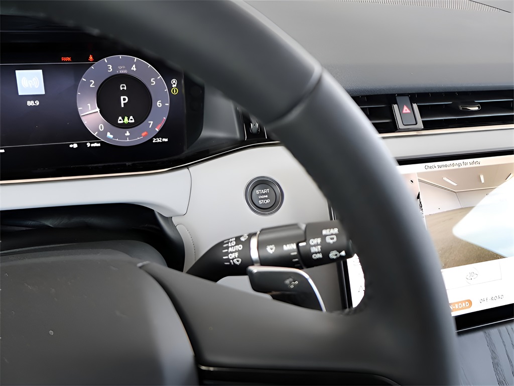 2026 Land Rover Range Rover Evoque Dynamic SE Image 30 of 80