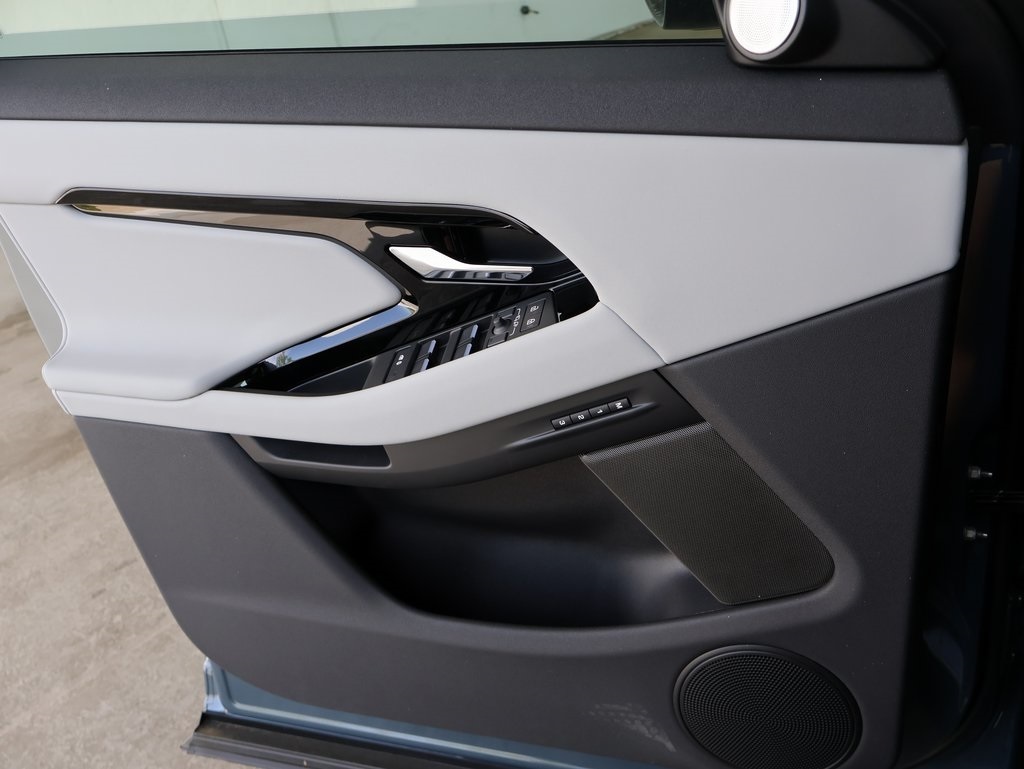 2026 Land Rover Range Rover Evoque Dynamic SE Image 45 of 80