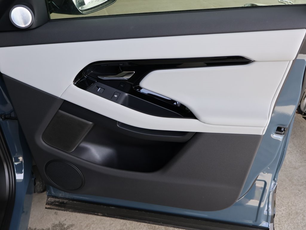 2026 Land Rover Range Rover Evoque Dynamic SE Image 58 of 80