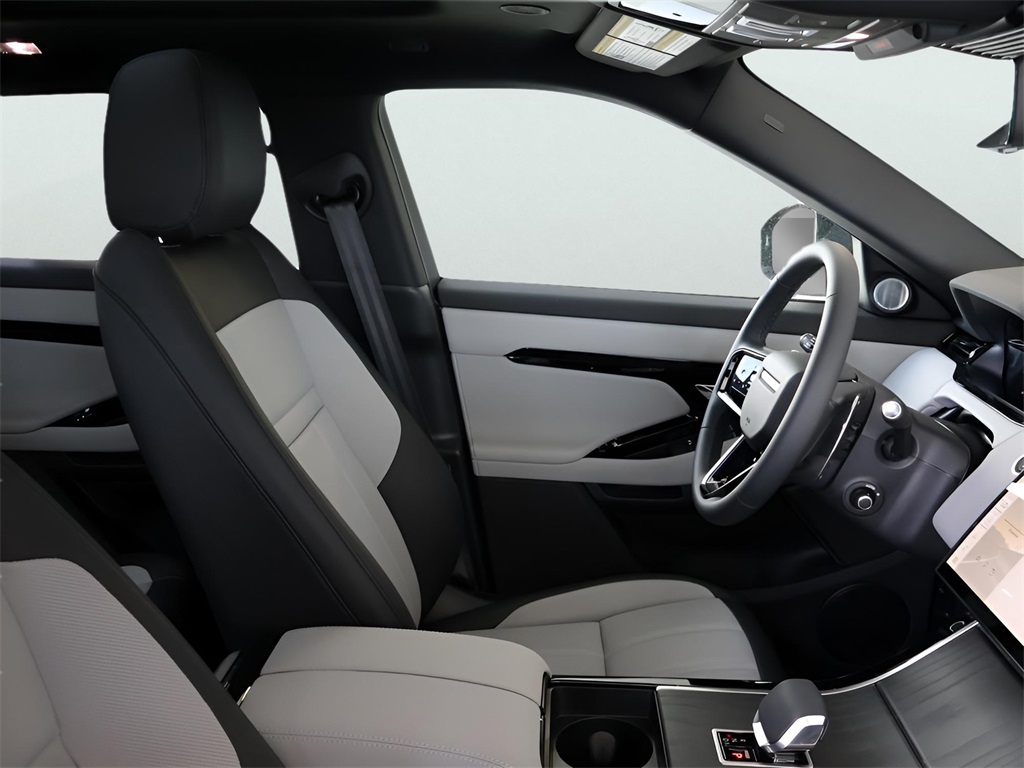 2026 Land Rover Range Rover Evoque Dynamic SE Image 21 of 80