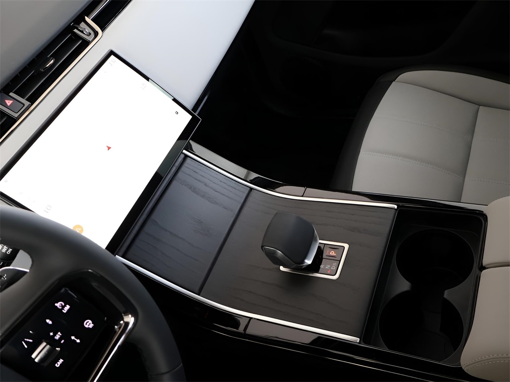 2026 Land Rover Range Rover Evoque Dynamic SE Image 71 of 80