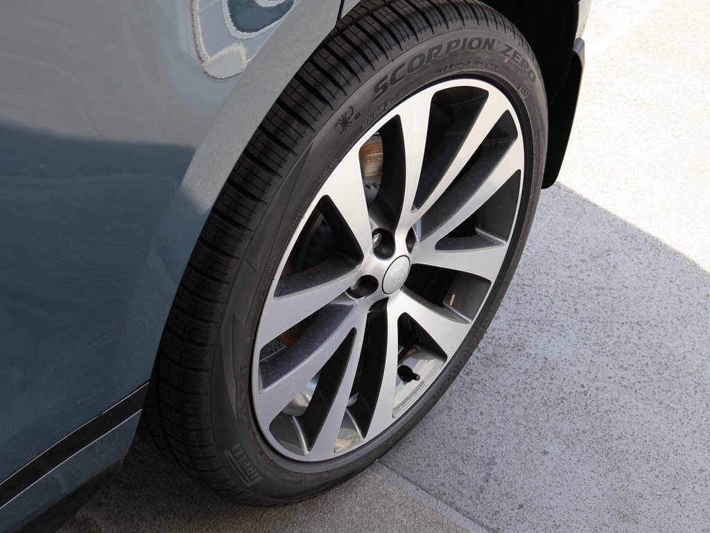 2026 Land Rover Range Rover Evoque Dynamic SE Image 15 of 80