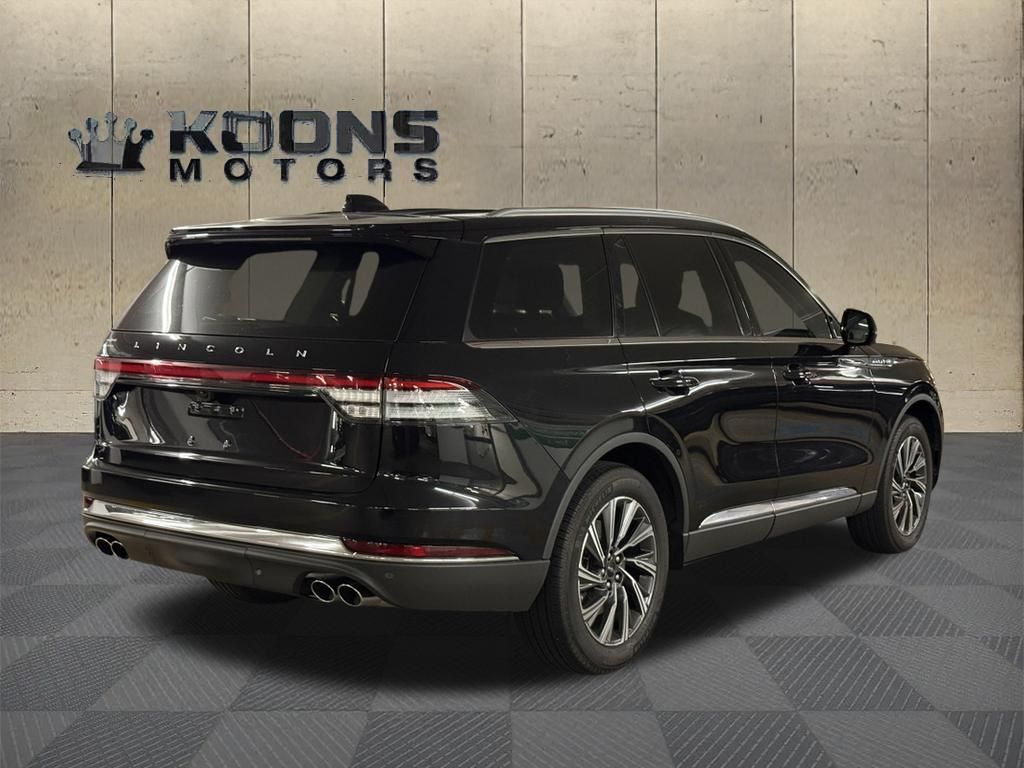 2026 Lincoln Aviator Premiere Image 3 of 37