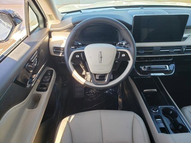 2026 Lincoln Corsair Premiere Image 14 of 21