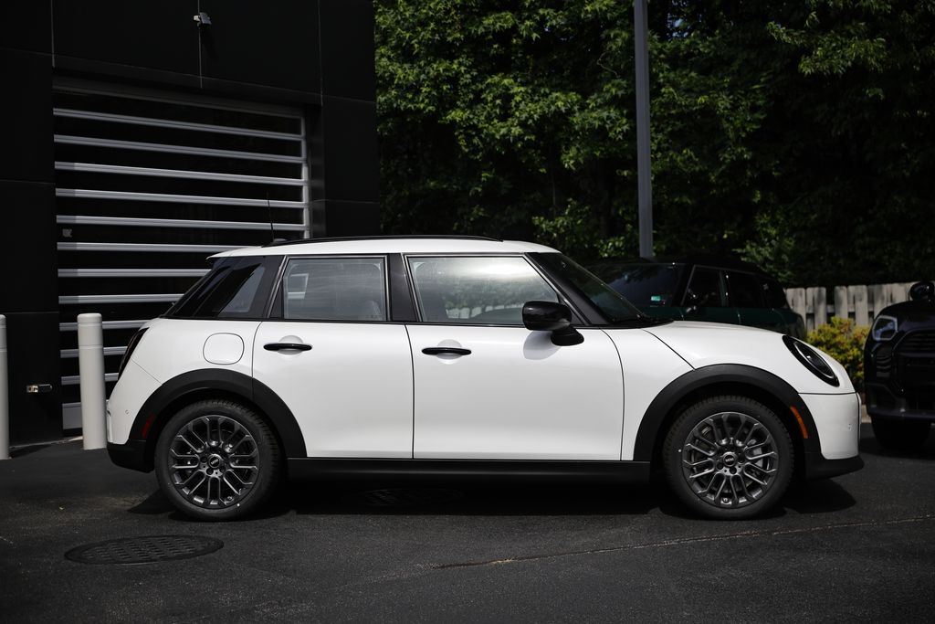 2026 MINI Cooper Hardtop Base Image 3 of 40