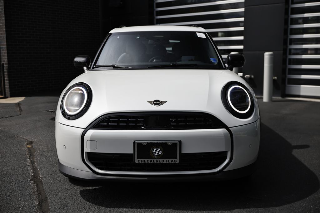 2026 MINI Cooper Hardtop Base Image 2 of 40