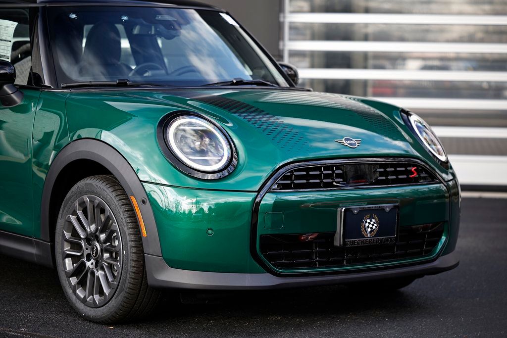 2026 MINI Cooper Hardtop S Image 3 of 40