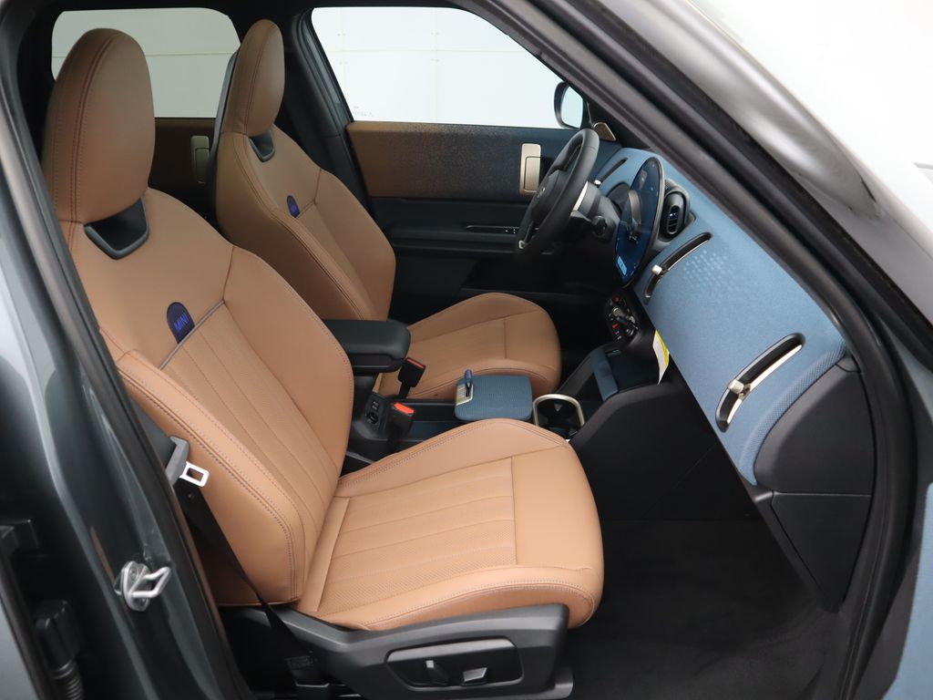 2026 MINI Countryman S Image 13 of 35