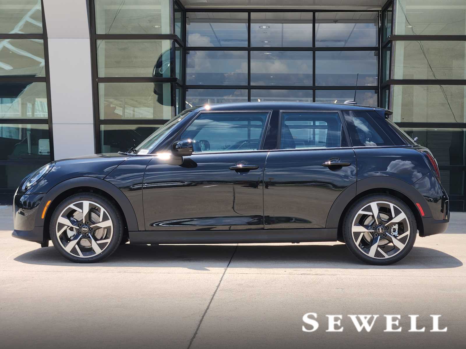 2026 MINI Cooper Hardtop Base Image 3 of 7