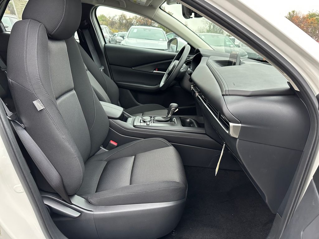 2026 Mazda CX-30 2.5 S Image 12 of 24