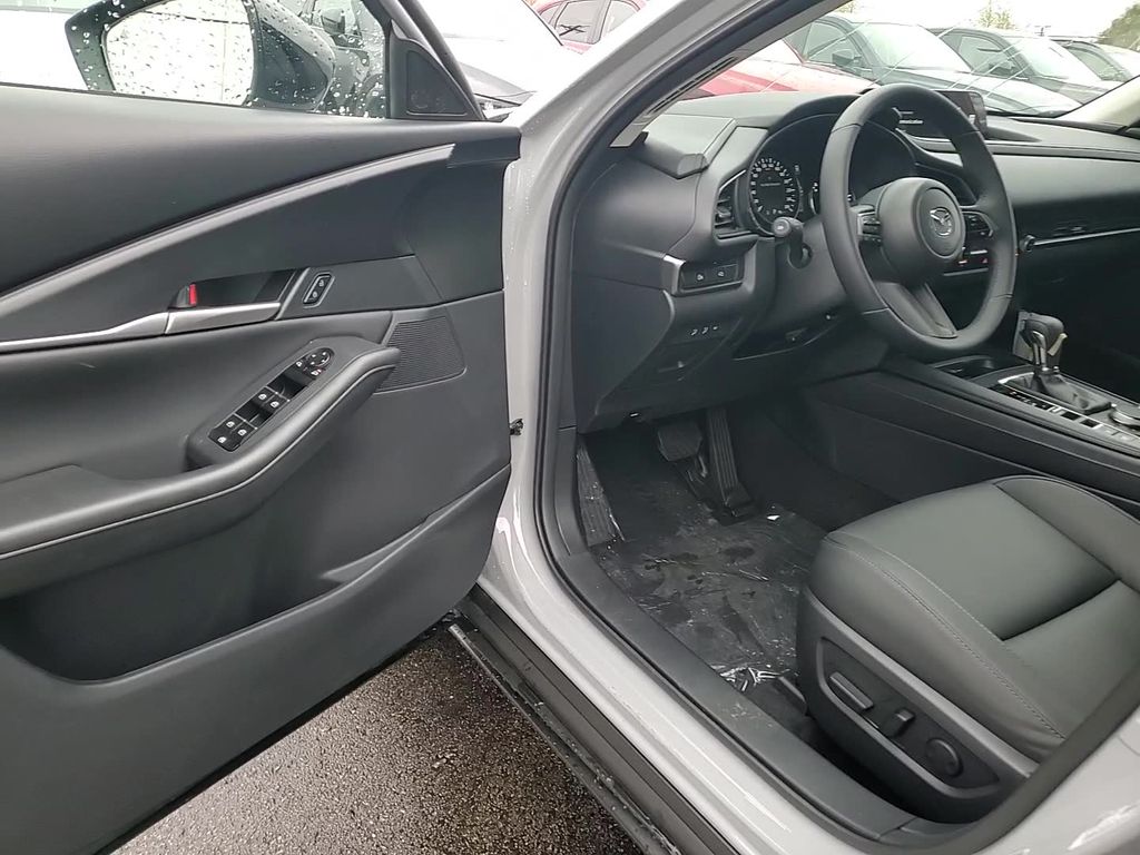 2026 Mazda CX-30 2.5 S Select Sport Image 14 of 23