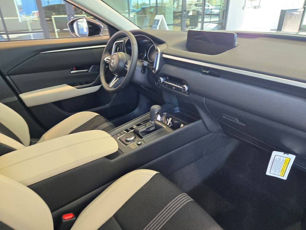2026 Mazda CX-50 2.5 S Preferred Image 14 of 31