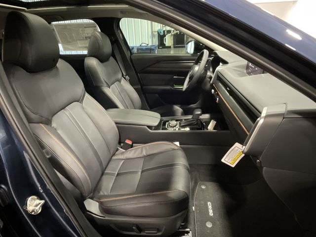 2026 Mazda CX-50 Hybrid Premium Image 18 of 32
