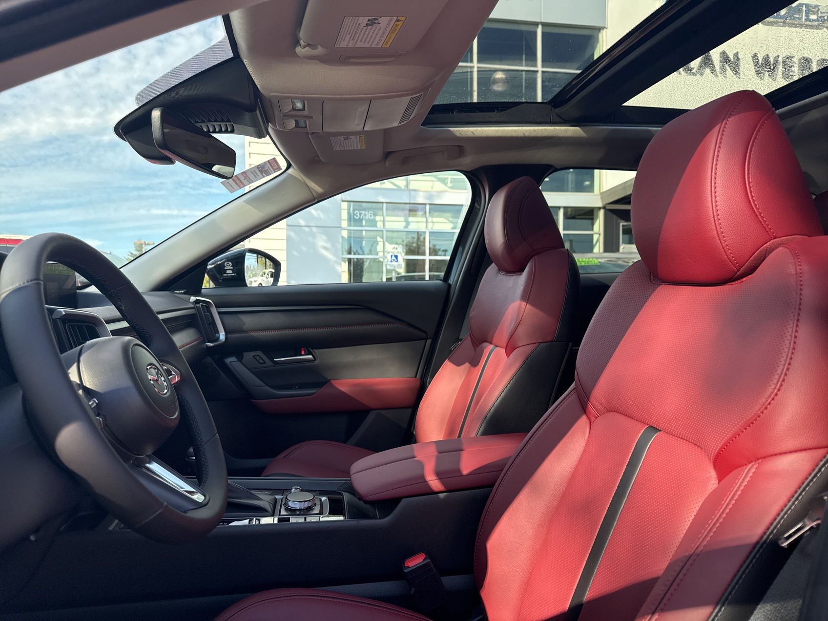 2026 Mazda CX-50 Hybrid Premium Image 13 of 24