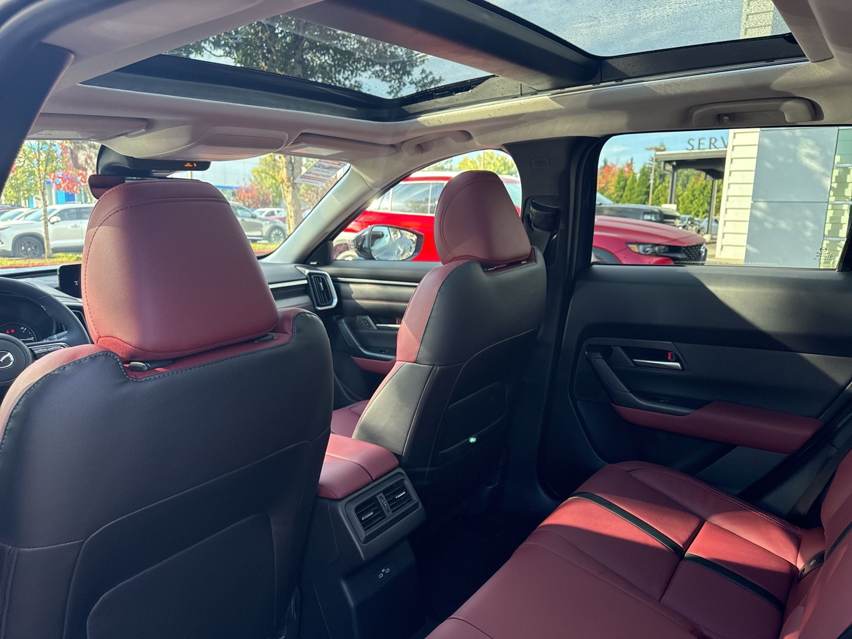 2026 Mazda CX-50 Hybrid Premium Image 15 of 24