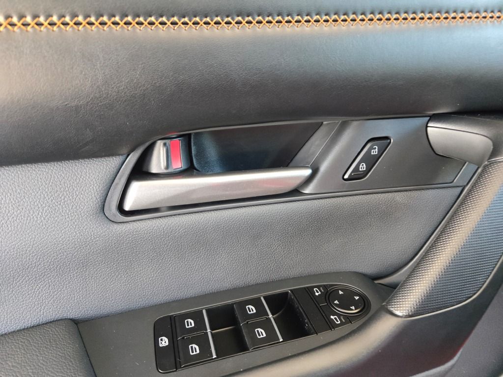 2026 Mazda CX-50 Hybrid Premium Image 18 of 31