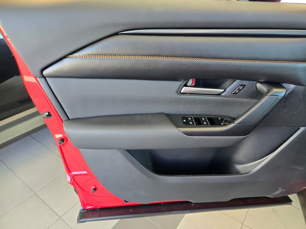 2026 Mazda CX-50 Hybrid Premium Image 16 of 31