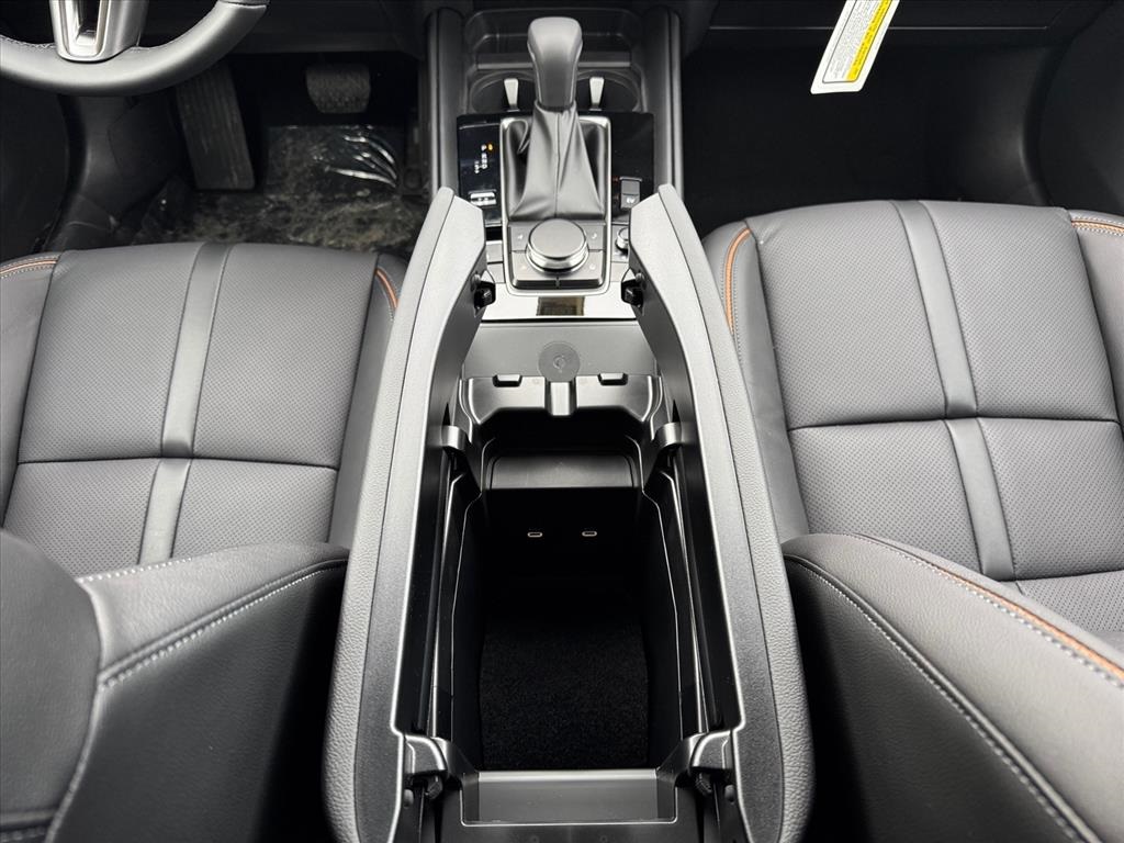 2026 Mazda CX-50 Hybrid Premium Image 16 of 24