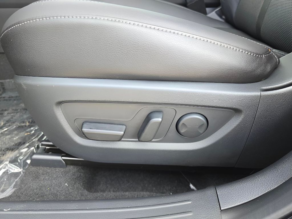 2026 Mazda CX-50 Hybrid Premium Image 25 of 30
