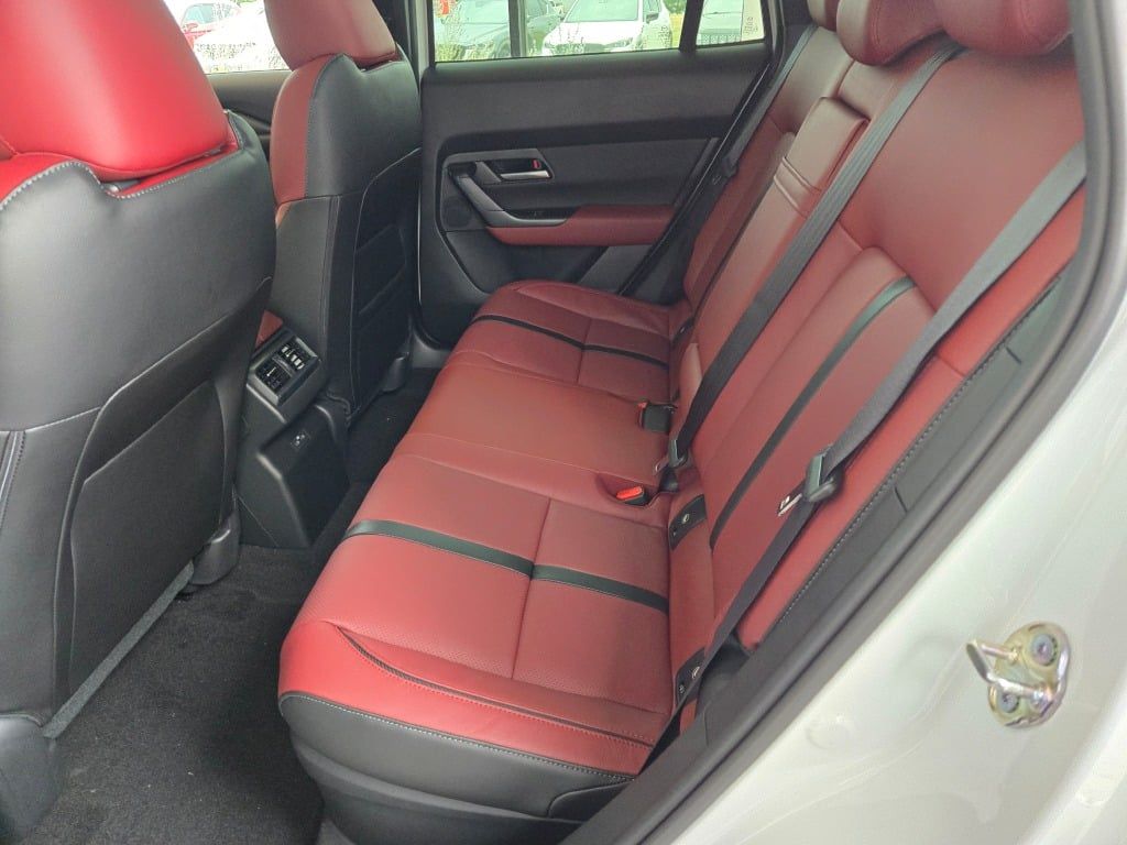 2026 Mazda CX-50 Hybrid Premium Image 7 of 32