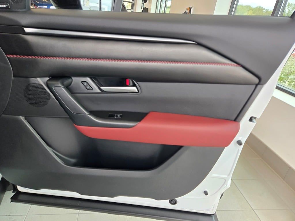 2026 Mazda CX-50 Hybrid Premium Image 22 of 32