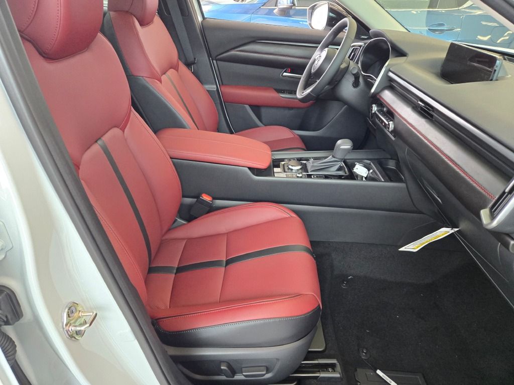 2026 Mazda CX-50 Hybrid Premium Image 8 of 32