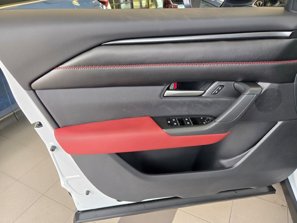 2026 Mazda CX-50 Hybrid Premium Image 21 of 32