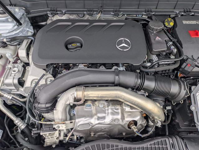 2026 Mercedes-Benz GLB 250 Image 10 of 36