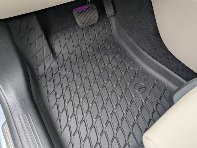 2026 Mercedes-Benz GLB 250 Image 14 of 36