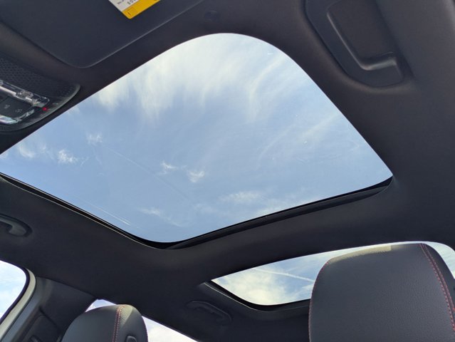 2026 Mercedes-Benz GLB 250 Image 18 of 36