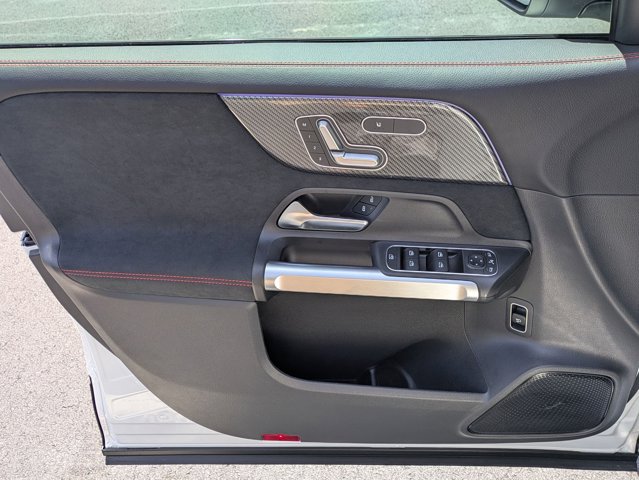 2026 Mercedes-Benz GLB 250 Image 24 of 36