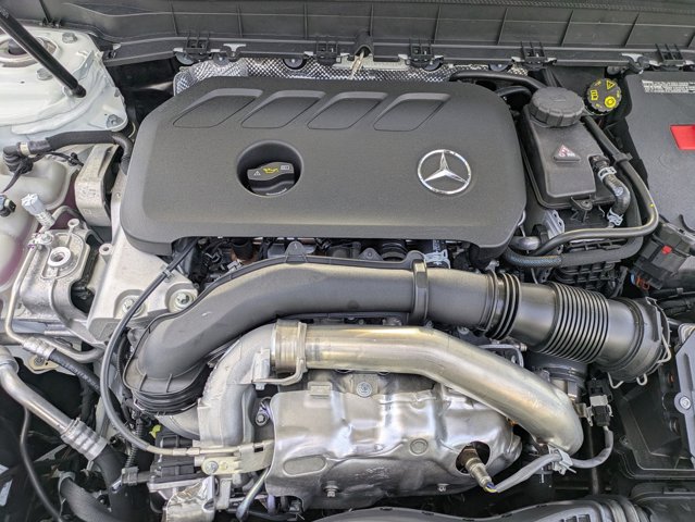 2026 Mercedes-Benz GLB 250 Image 10 of 36