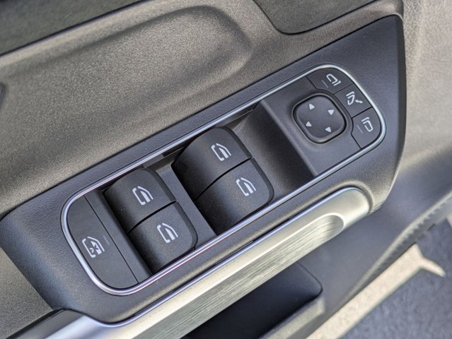 2026 Mercedes-Benz GLB 250 Image 32 of 36