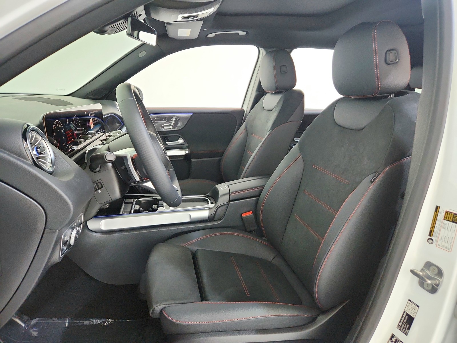 2026 Mercedes-Benz GLB 250 Image 15 of 21