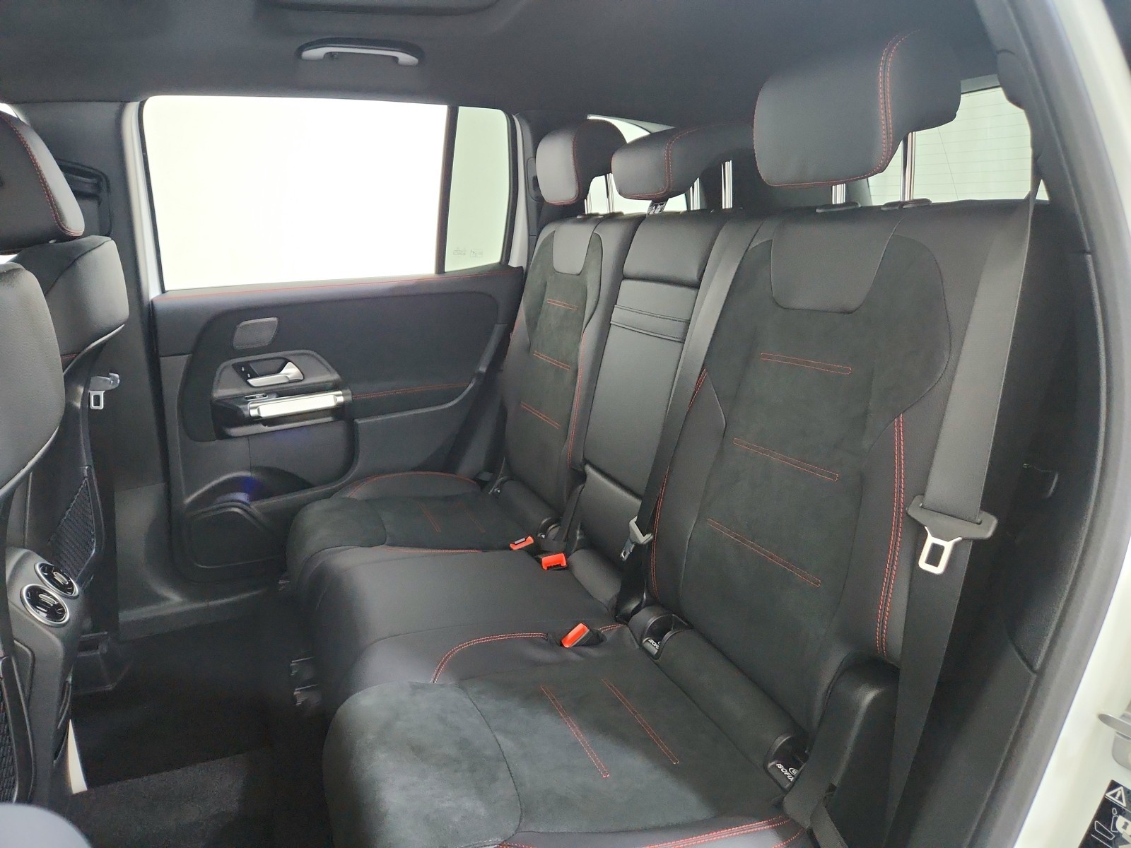 2026 Mercedes-Benz GLB 250 Image 13 of 21