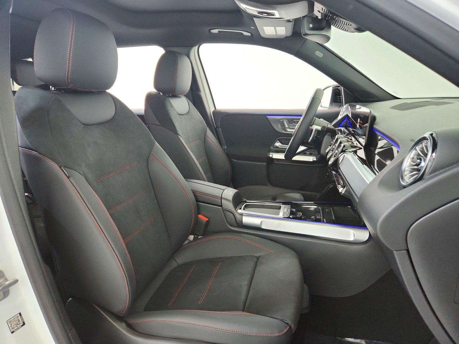 2026 Mercedes-Benz GLB 250 Image 14 of 21