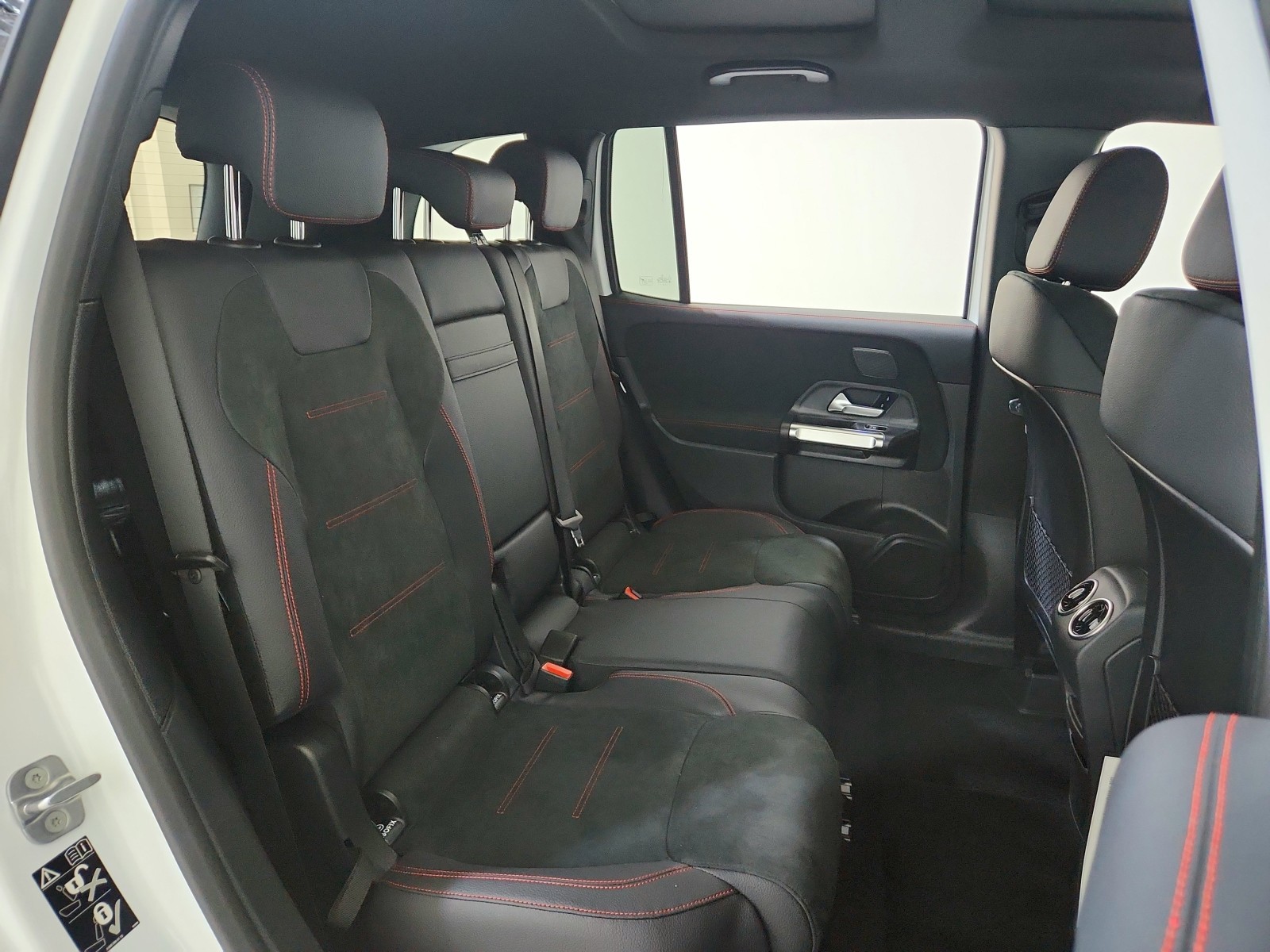 2026 Mercedes-Benz GLB 250 Image 12 of 21