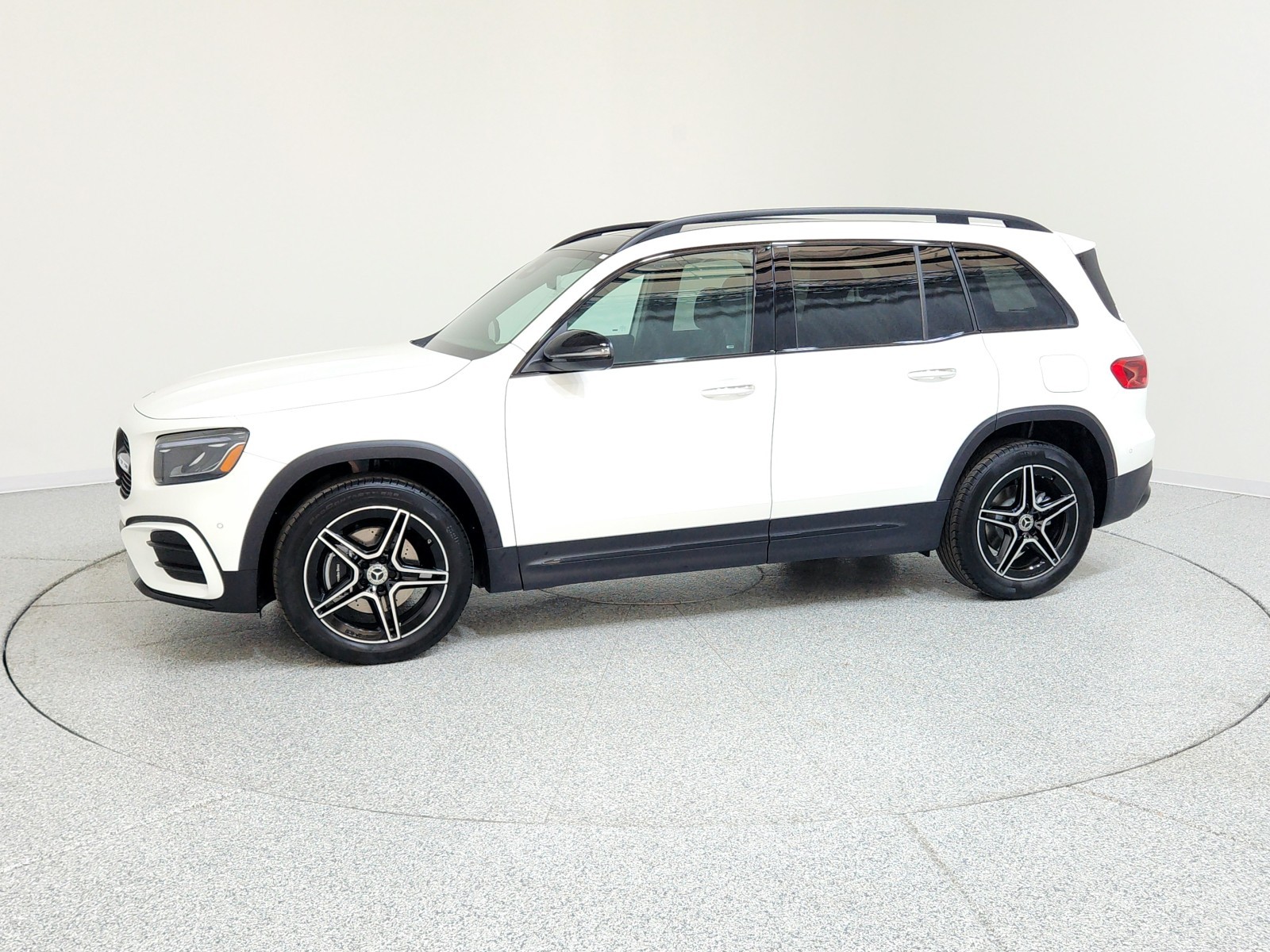 2026 Mercedes-Benz GLB 250 Image 2 of 21