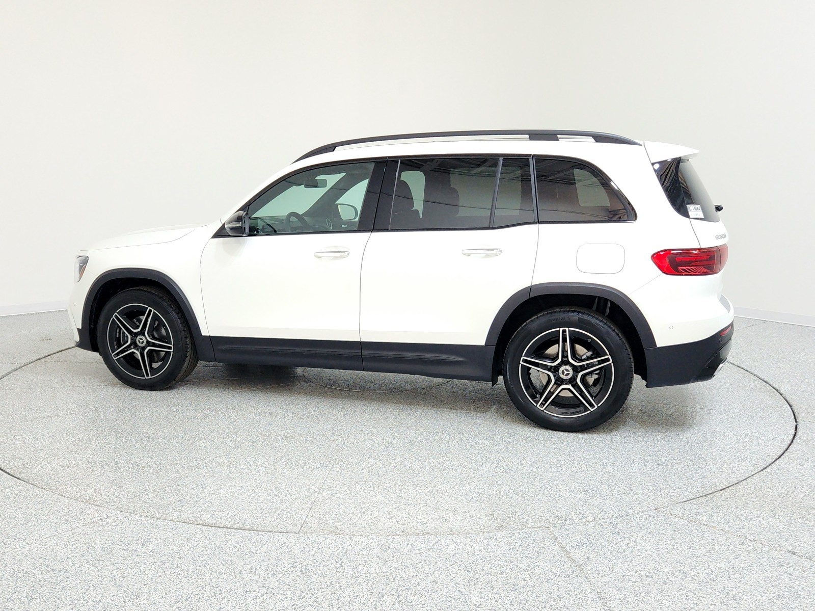 2026 Mercedes-Benz GLB 250 Image 9 of 21