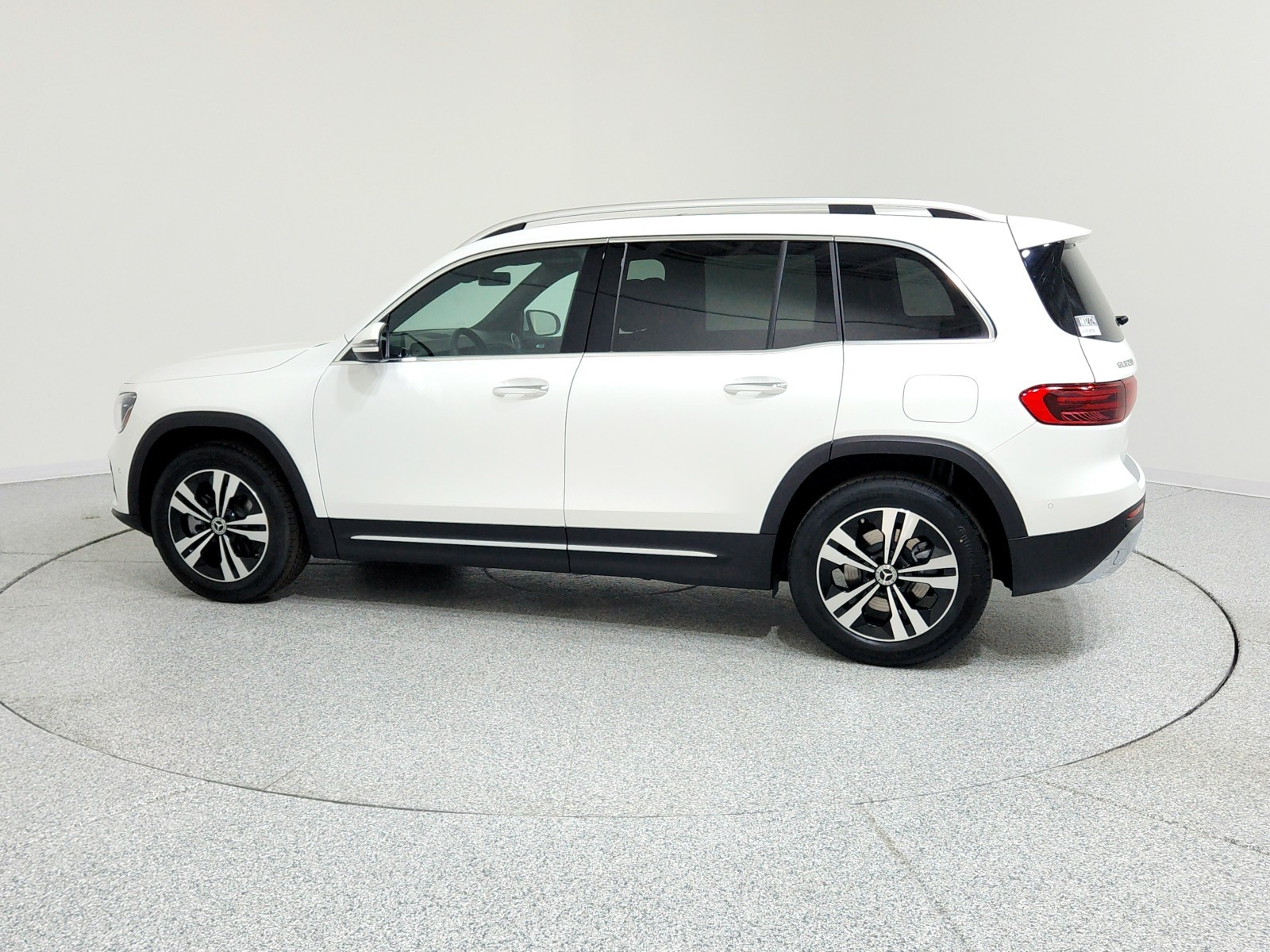 2026 Mercedes-Benz GLB 250 Image 9 of 21