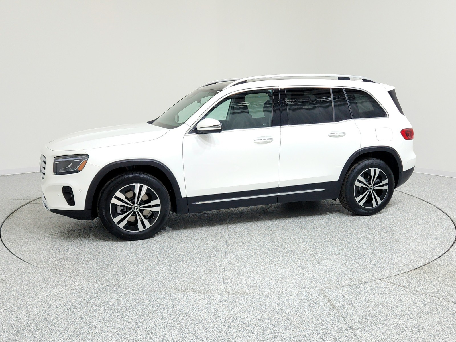 2026 Mercedes-Benz GLB 250 Image 2 of 21