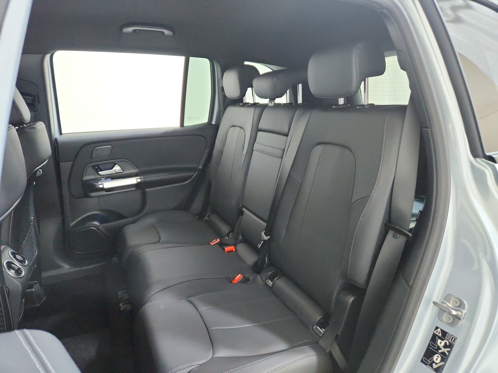 2026 Mercedes-Benz GLB 250 Image 13 of 21