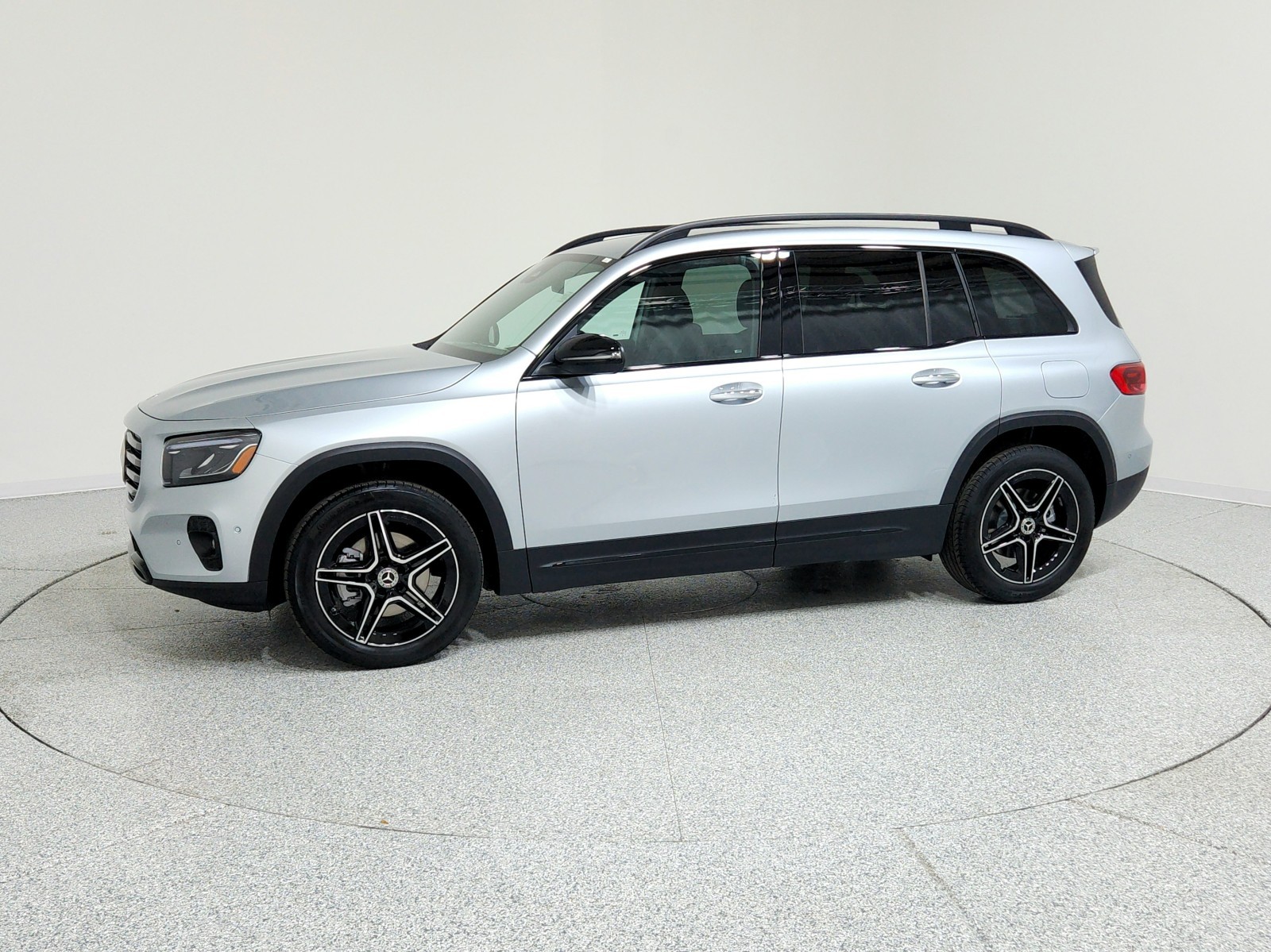 2026 Mercedes-Benz GLB 250 Image 2 of 21