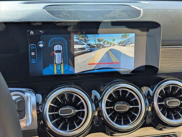 2026 Mercedes-Benz GLB 250 Image 14 of 16