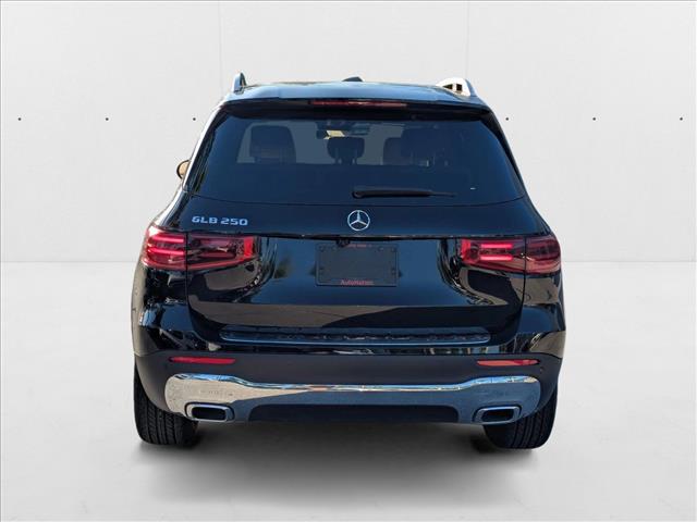 2026 Mercedes-Benz GLB 250 Image 4 of 16