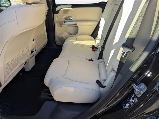 2026 Mercedes-Benz GLB 250 Image 9 of 16