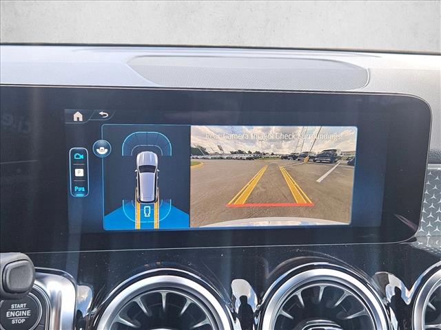 2026 Mercedes-Benz GLB 250 Image 16 of 18