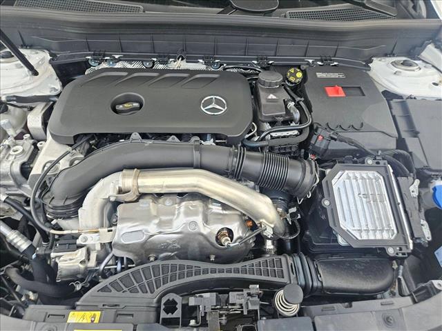 2026 Mercedes-Benz GLB 250 Image 9 of 18